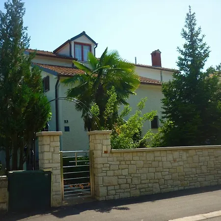 아파트 Elena 포레치